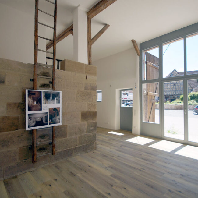 Sanierung einer denkmalgeschützten Scheune in ein Wohngebäude in Langenbrettach