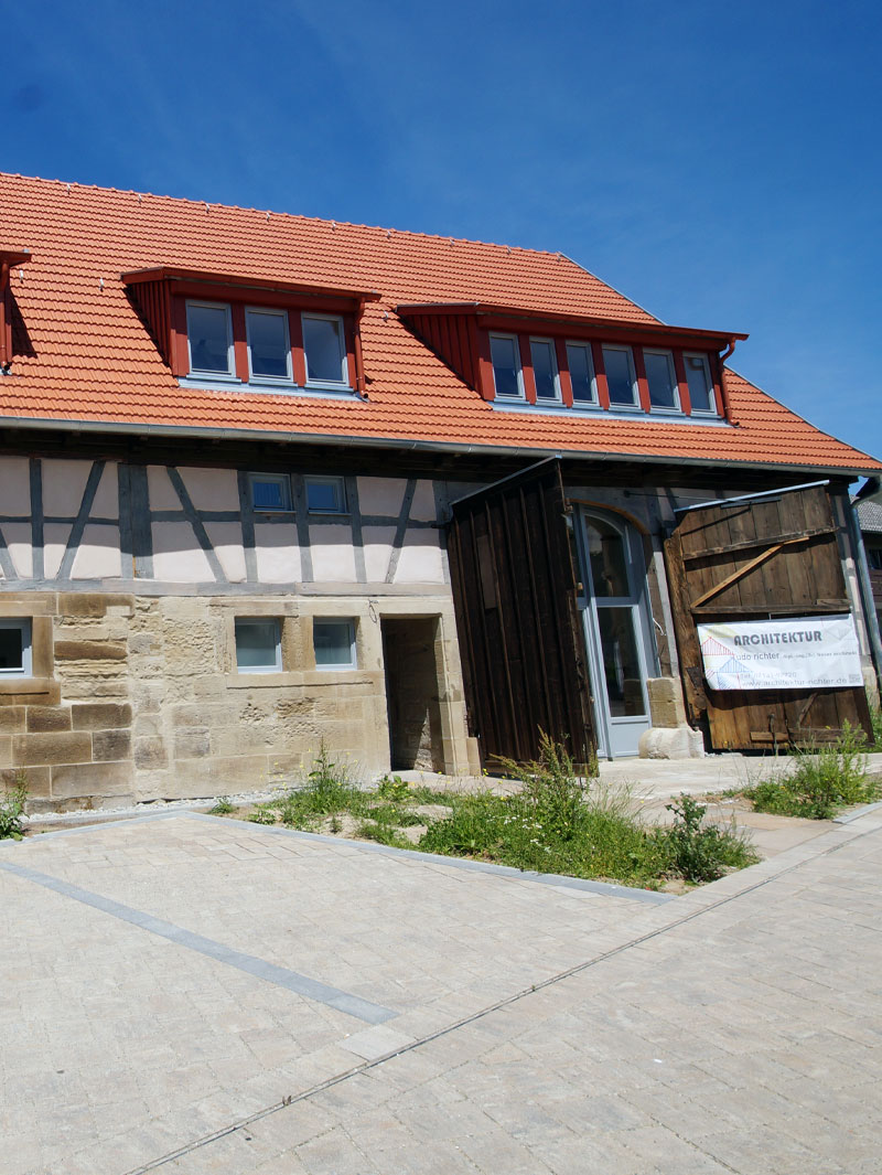 Sanierung einer denkmalgeschützten Scheune in ein Wohngebäude in Langenbrettach
